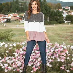 Egy cute tri color top! Baby doll style with flared hem.